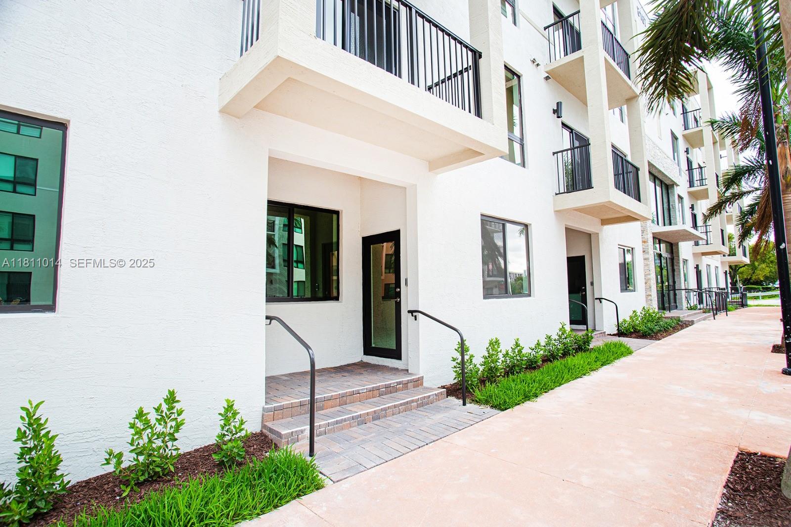 8167 NW 41st St #E-104 Doral, FL 33166