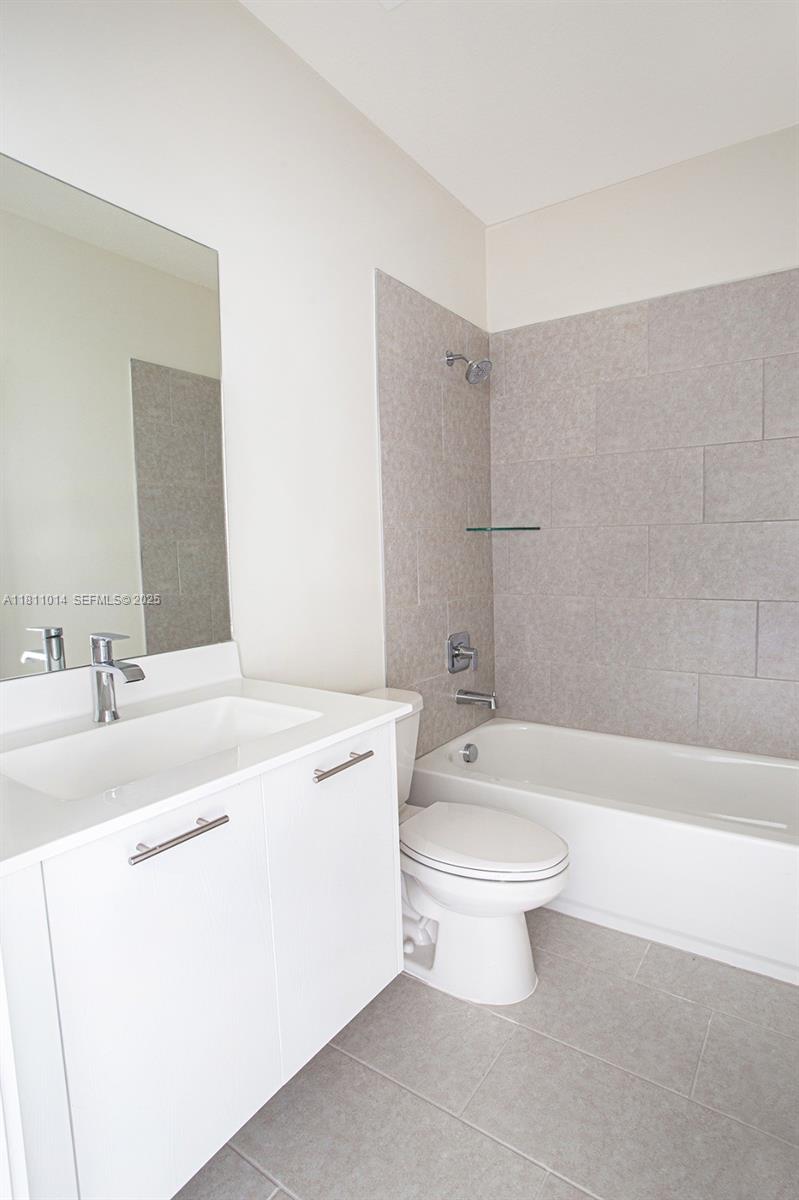 8167 NW 41st St #E-104 Doral, FL 33166