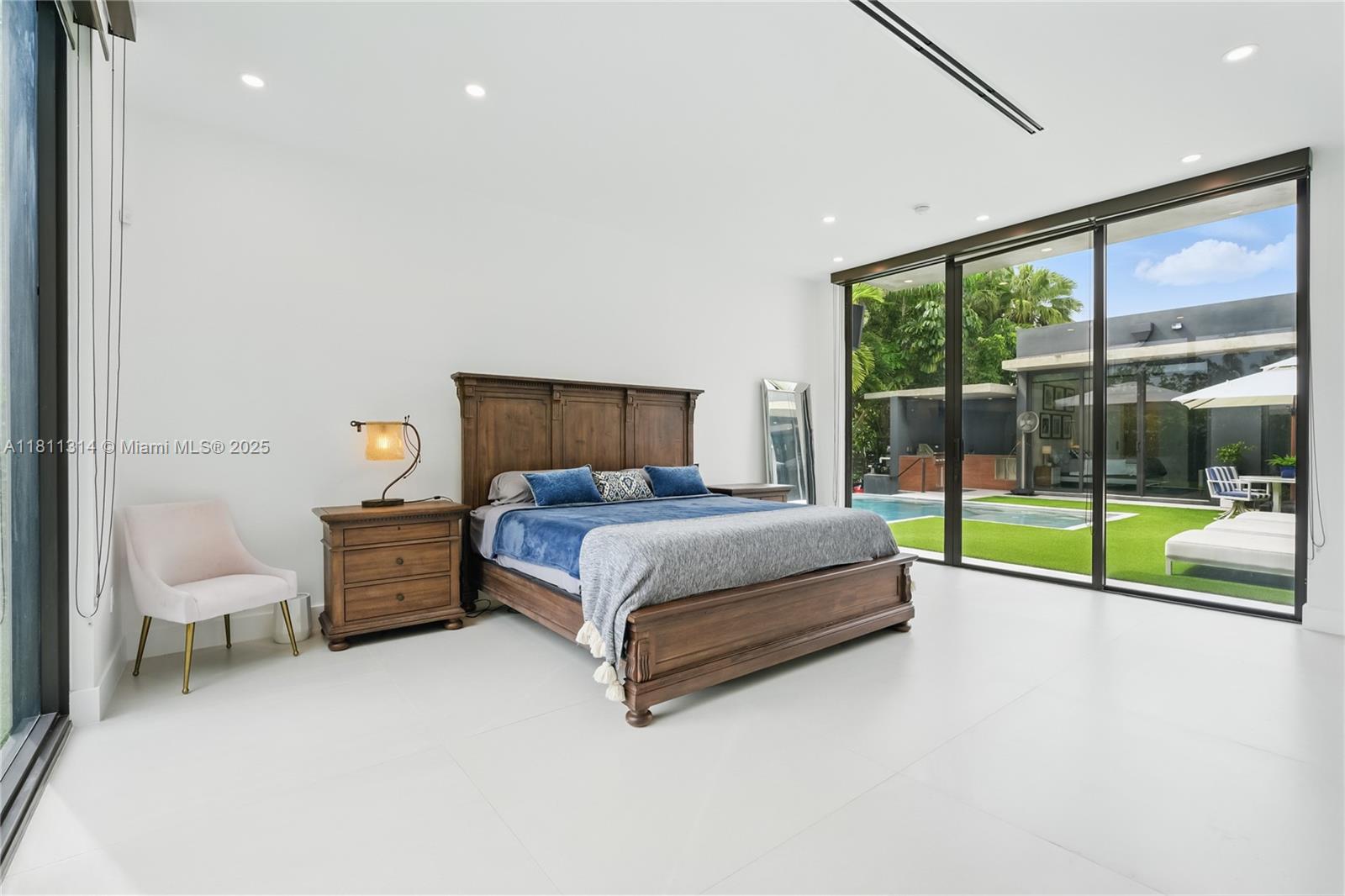 1845 NE 124th St North Miami, FL 33181