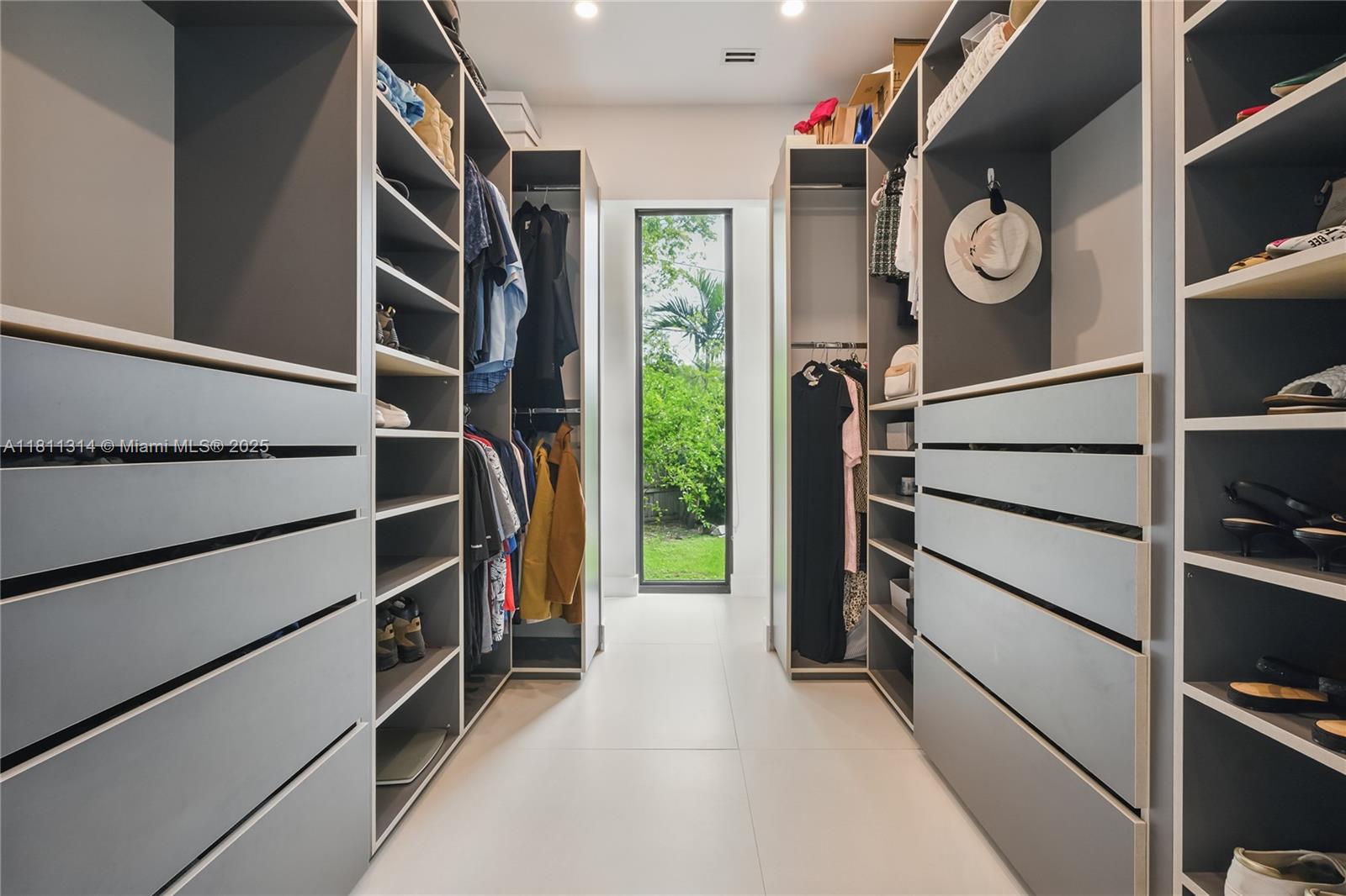 1845 NE 124th St North Miami, FL 33181