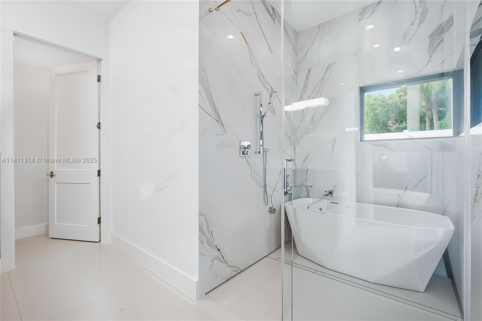 1845 NE 124th St North Miami, FL 33181