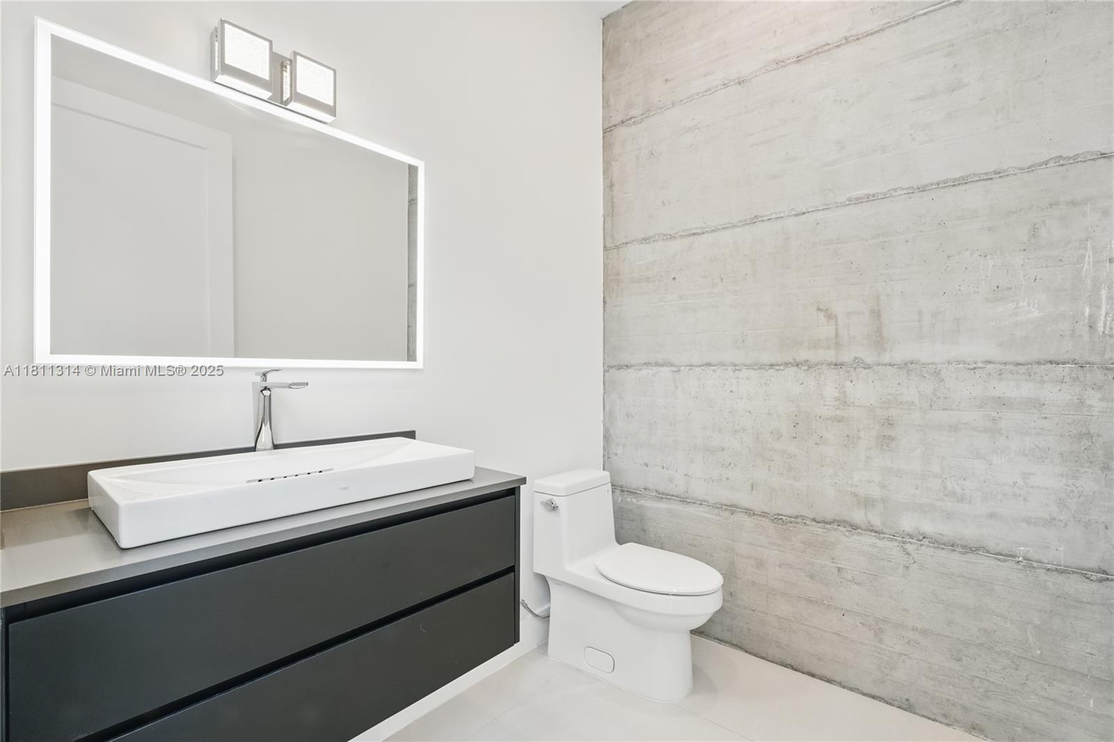 1845 NE 124th St North Miami, FL 33181