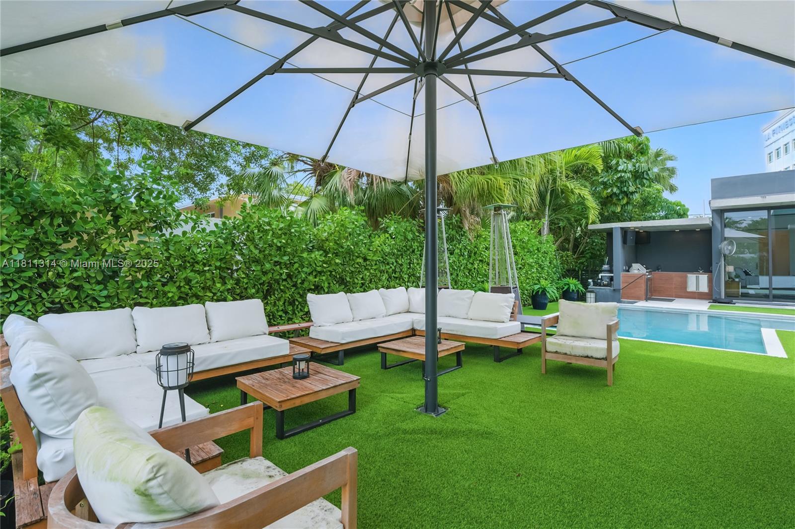 1845 NE 124th St North Miami, FL 33181