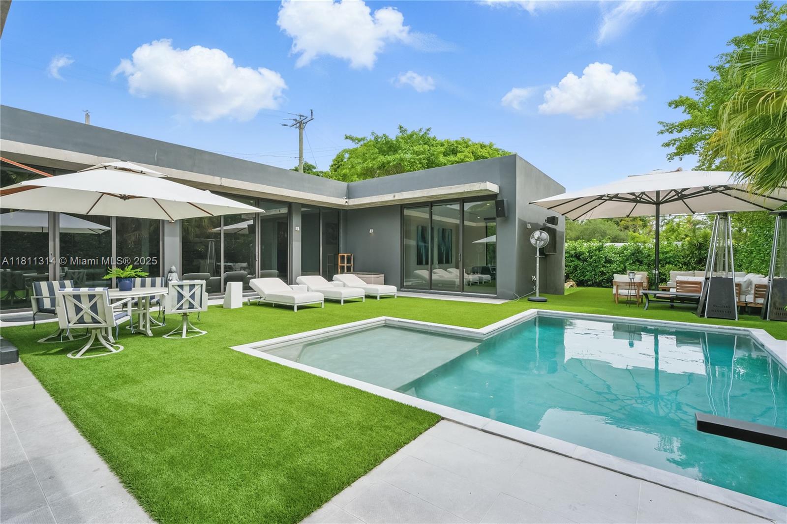 1845 NE 124th St North Miami, FL 33181