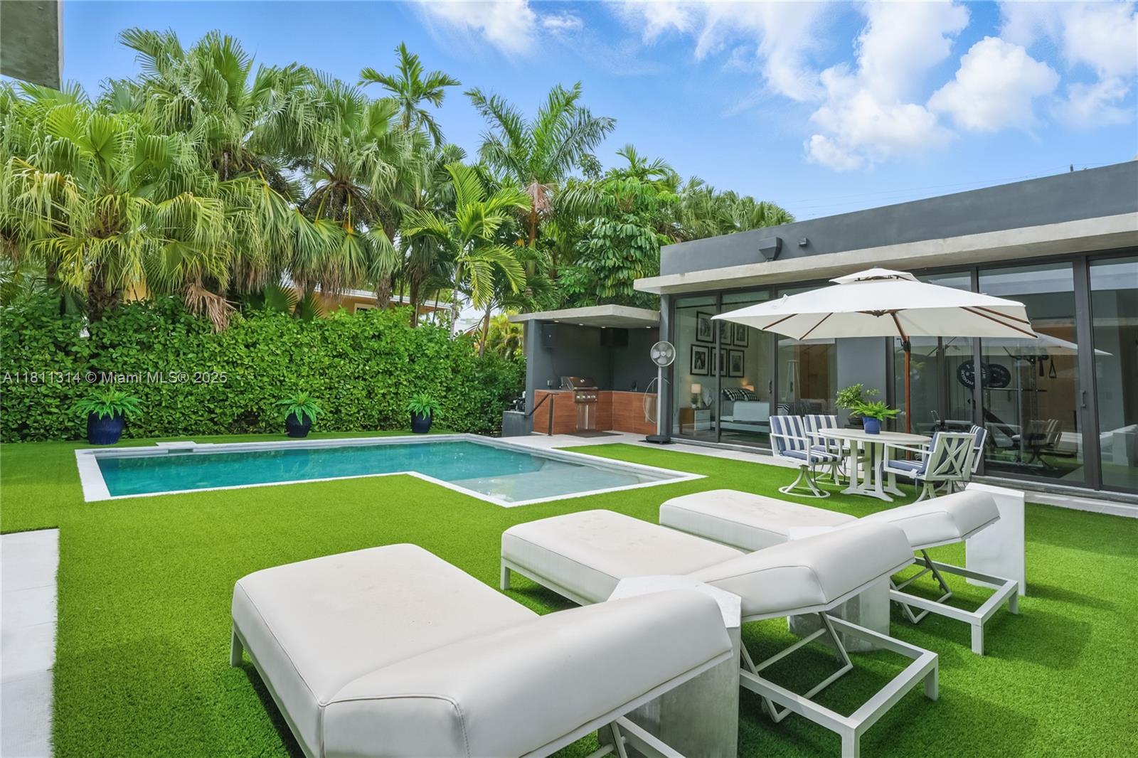 1845 NE 124th St North Miami, FL 33181