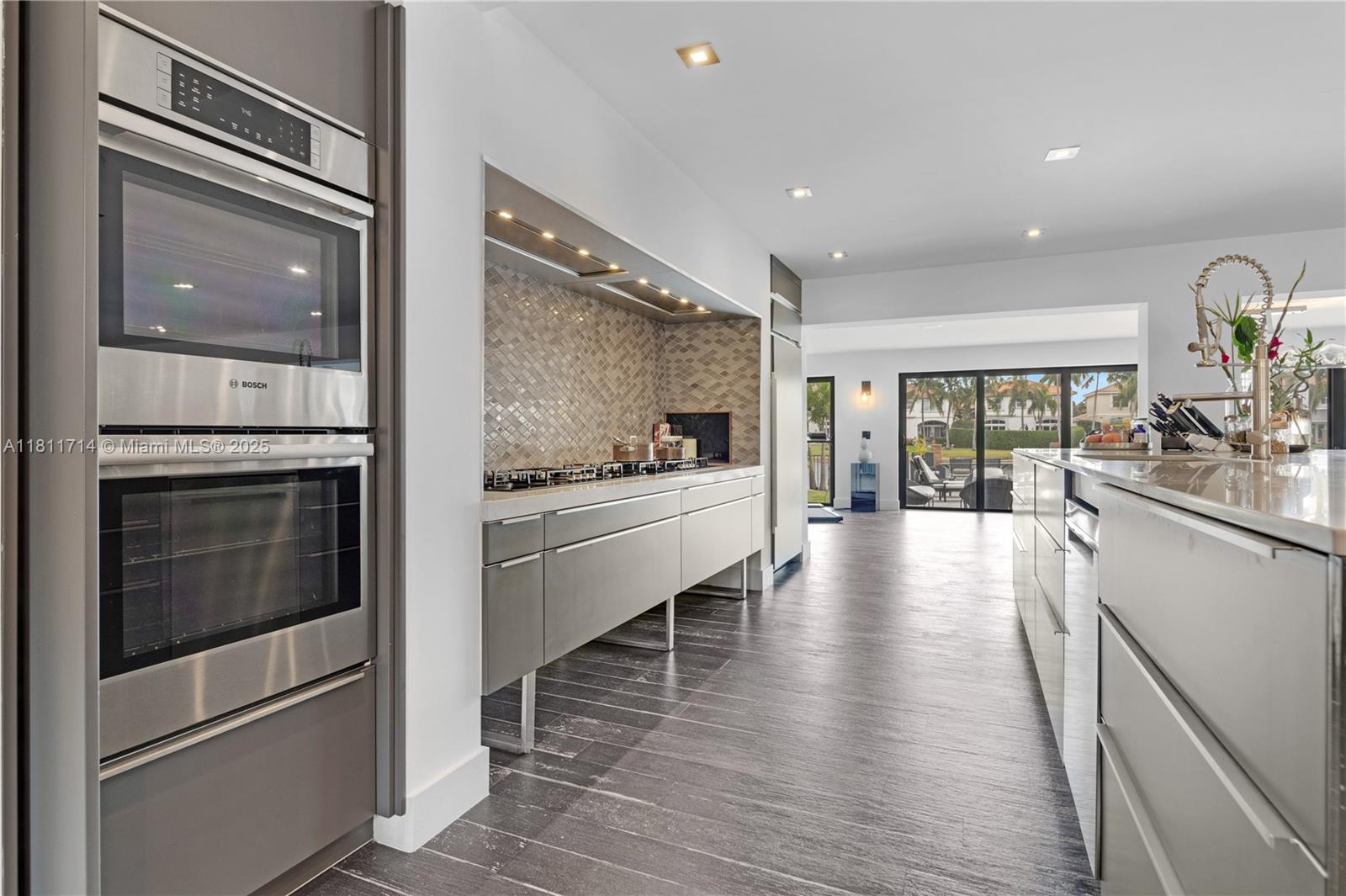 1601 Diplomat Pkwy Hollywood, FL 33019