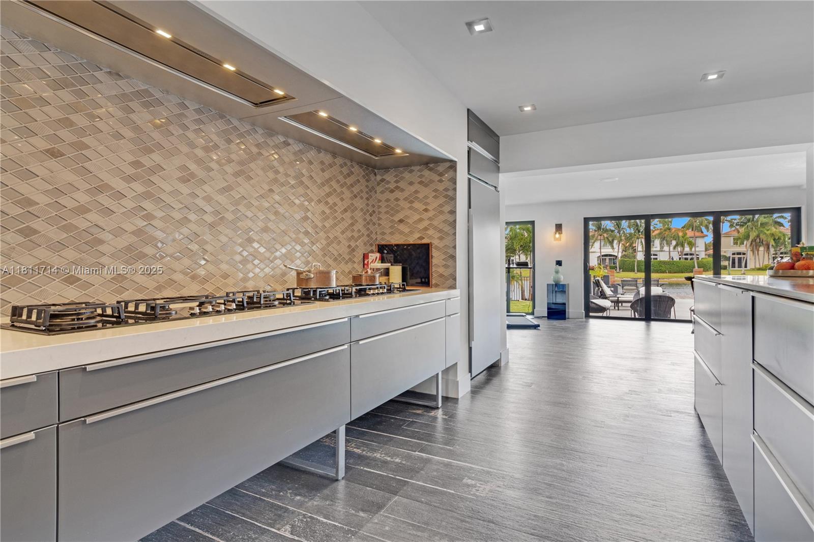 1601 Diplomat Pkwy Hollywood, FL 33019