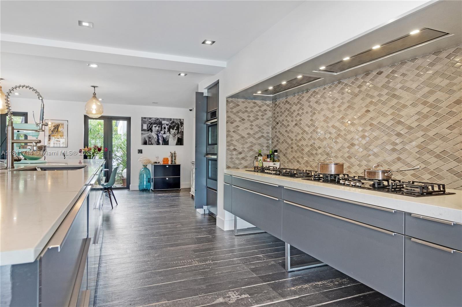 1601 Diplomat Pkwy Hollywood, FL 33019