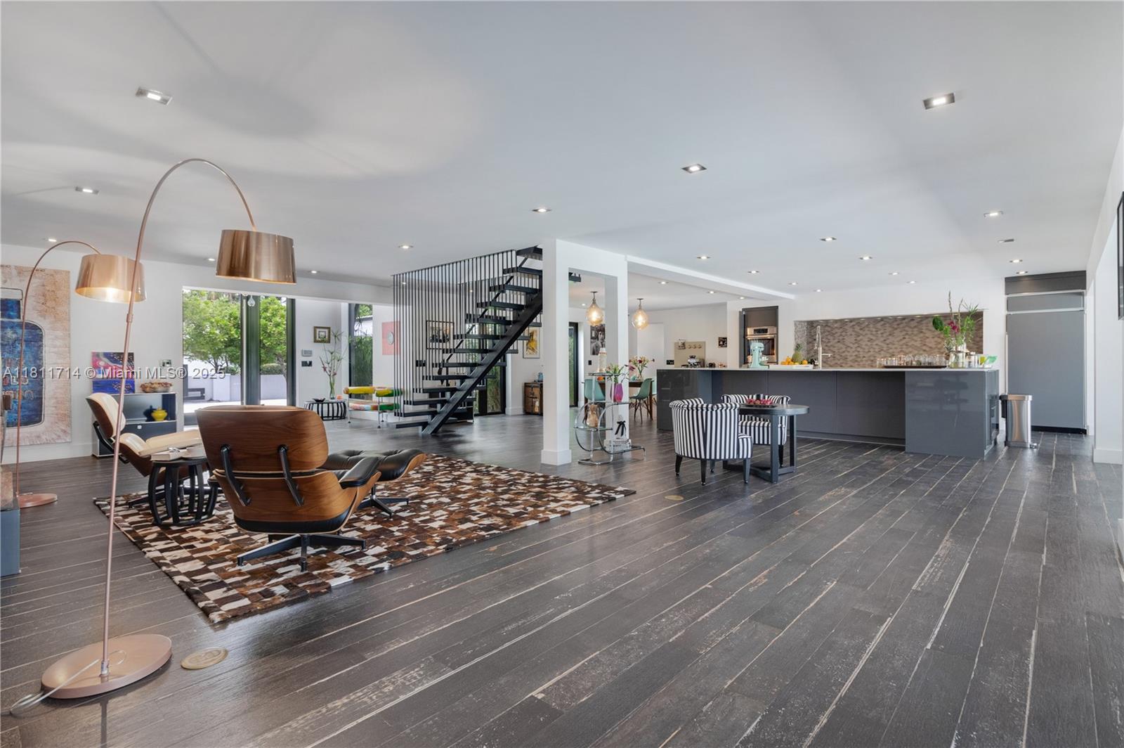 1601 Diplomat Pkwy Hollywood, FL 33019