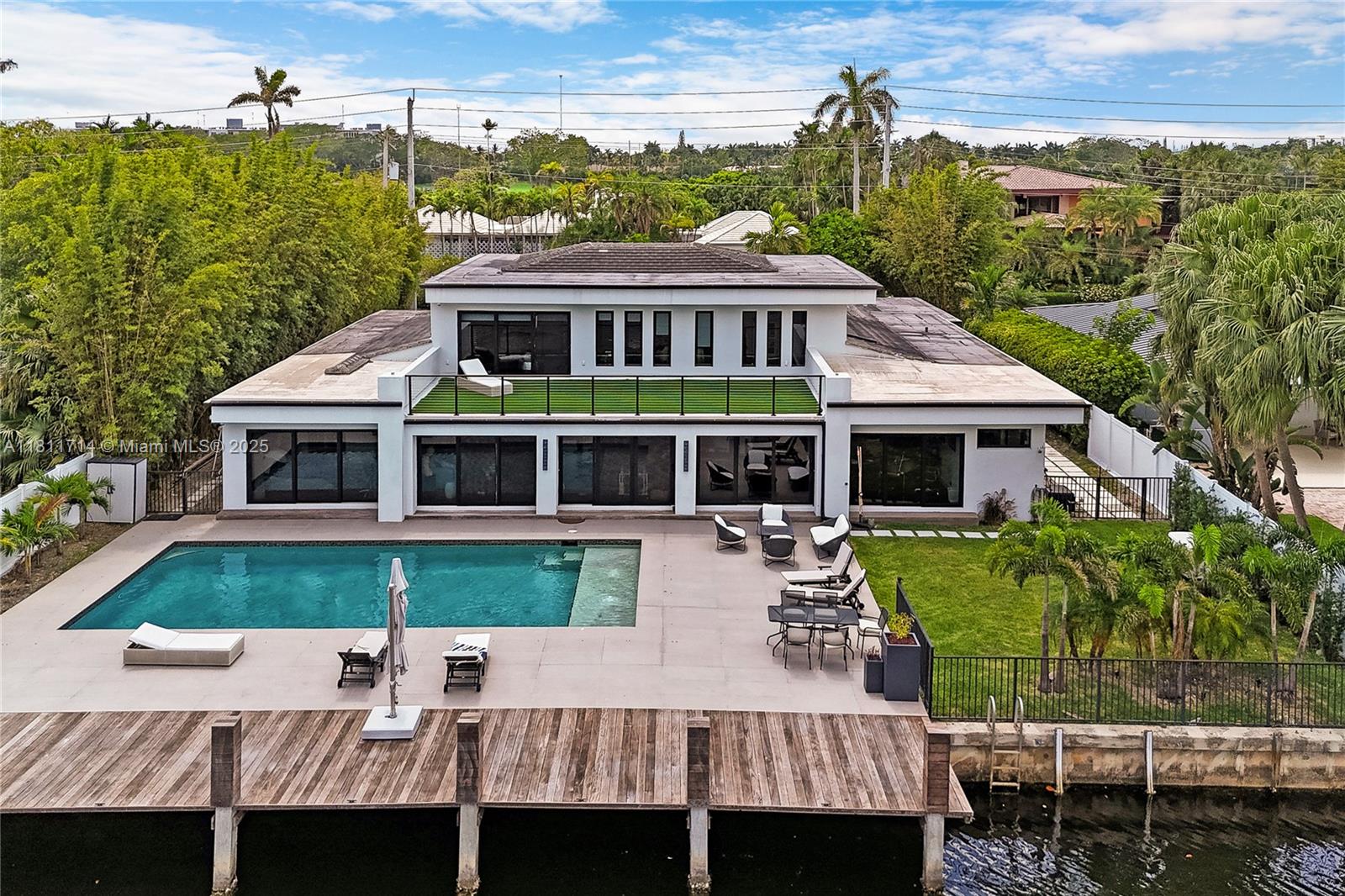 1601 Diplomat Pkwy Hollywood, FL 33019