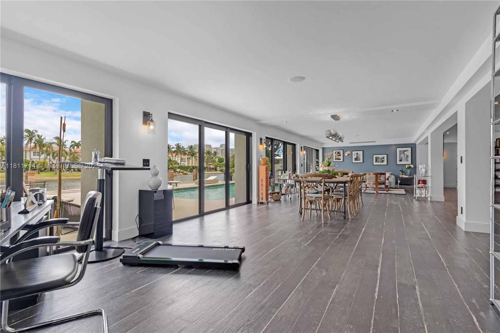 1601 Diplomat Pkwy Hollywood, FL 33019