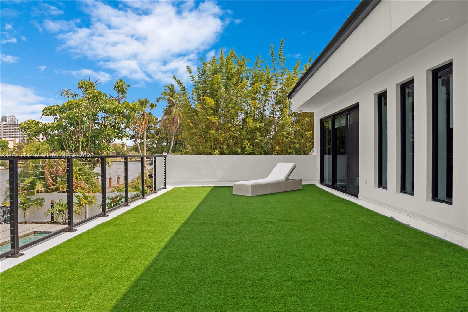 1601 Diplomat Pkwy Hollywood, FL 33019