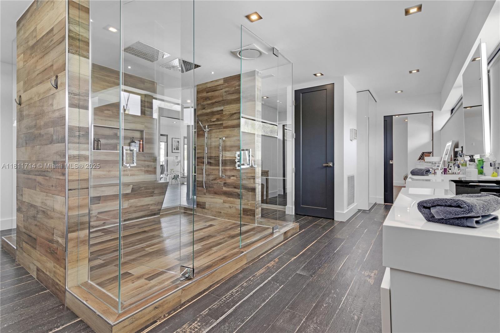 1601 Diplomat Pkwy Hollywood, FL 33019