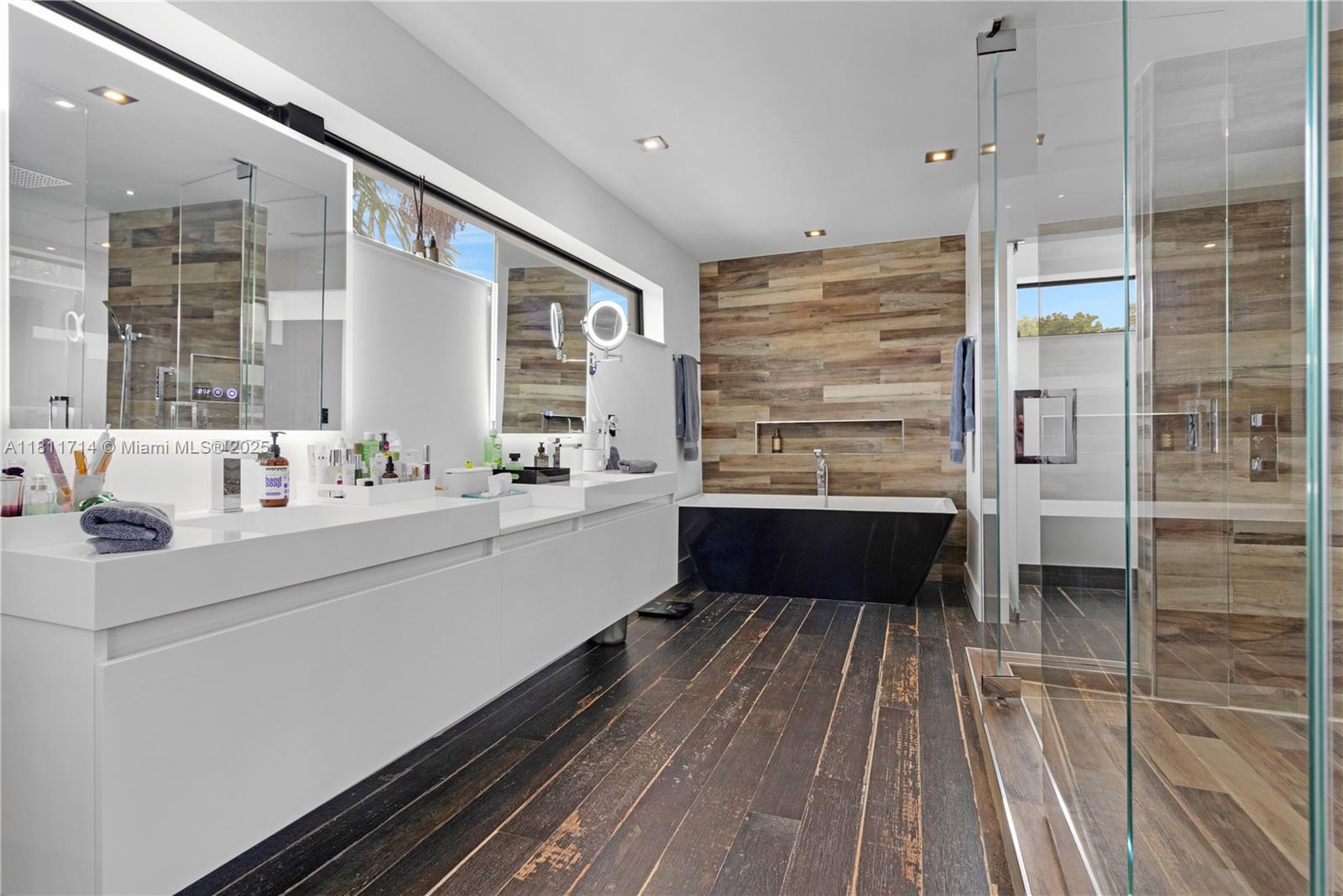 1601 Diplomat Pkwy Hollywood, FL 33019