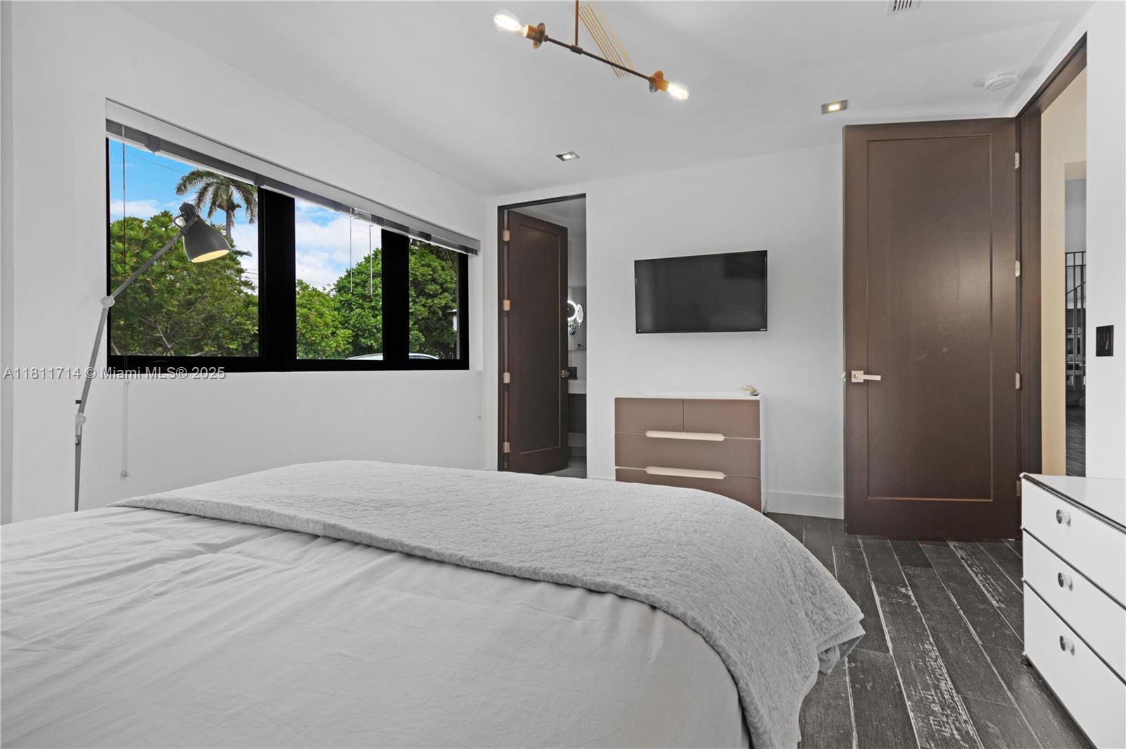 1601 Diplomat Pkwy Hollywood, FL 33019