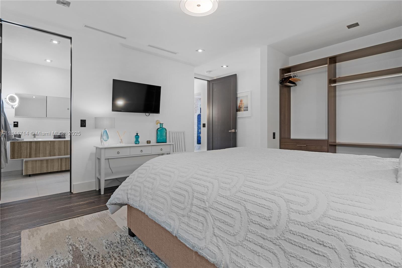 1601 Diplomat Pkwy Hollywood, FL 33019