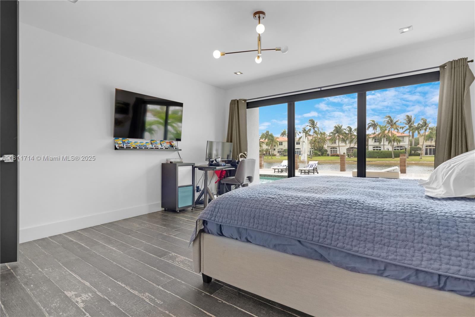 1601 Diplomat Pkwy Hollywood, FL 33019