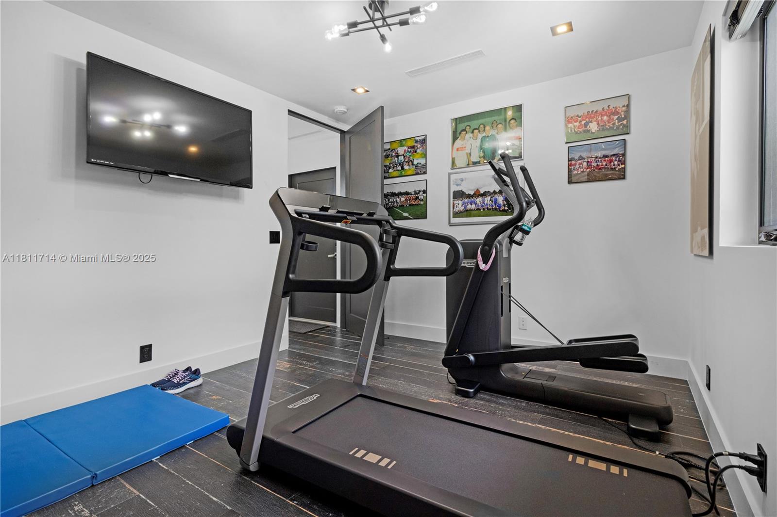 1601 Diplomat Pkwy Hollywood, FL 33019