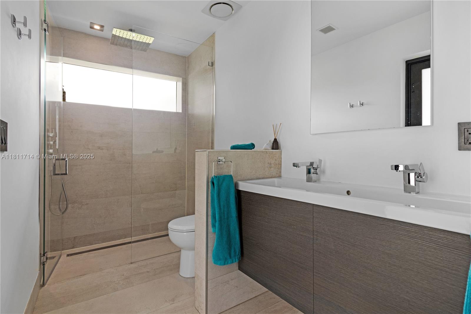 1601 Diplomat Pkwy Hollywood, FL 33019