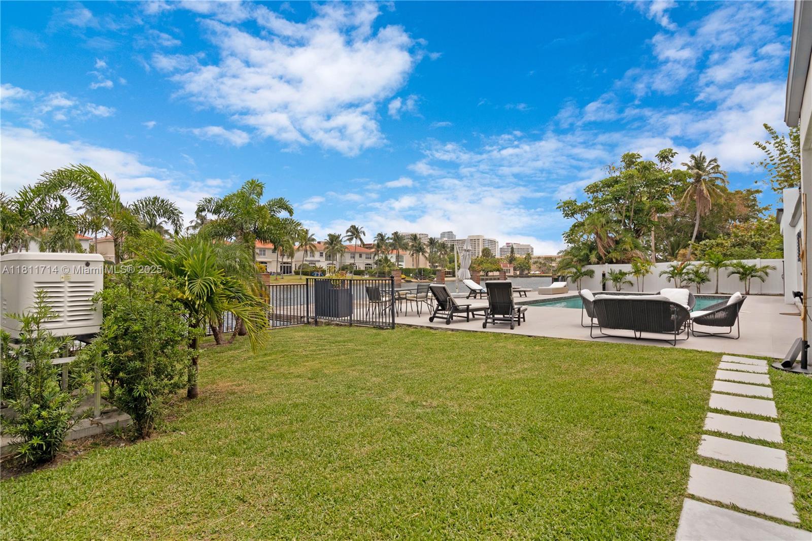 1601 Diplomat Pkwy Hollywood, FL 33019