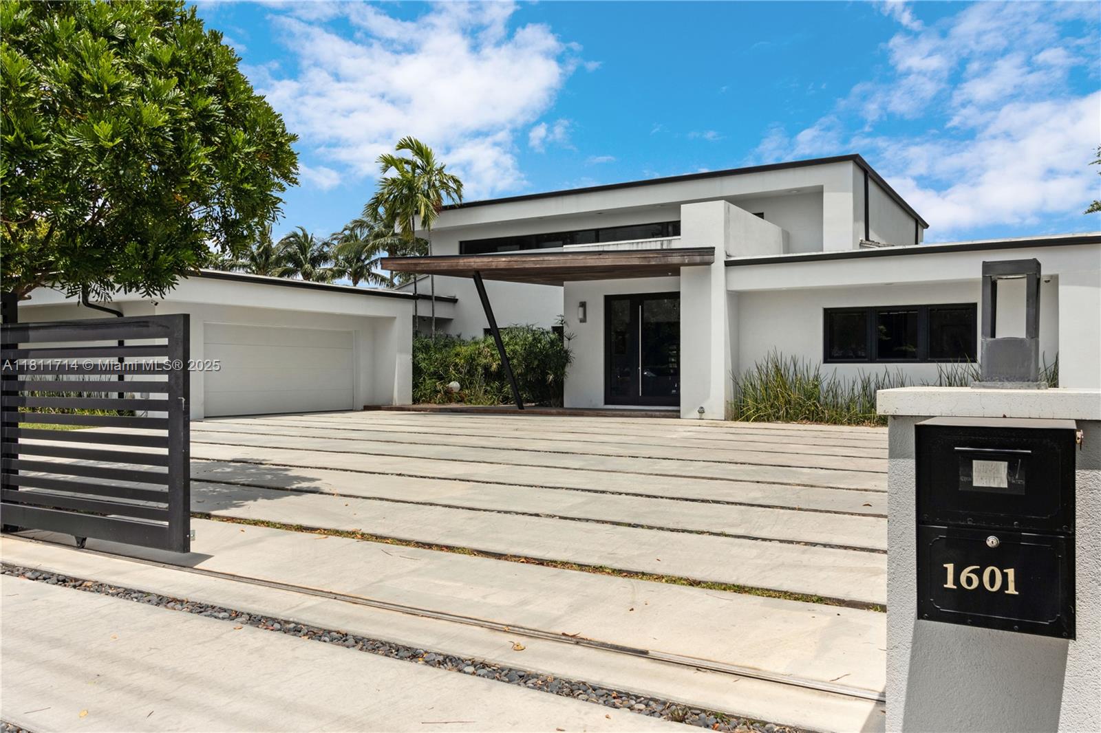 1601 Diplomat Pkwy Hollywood, FL 33019