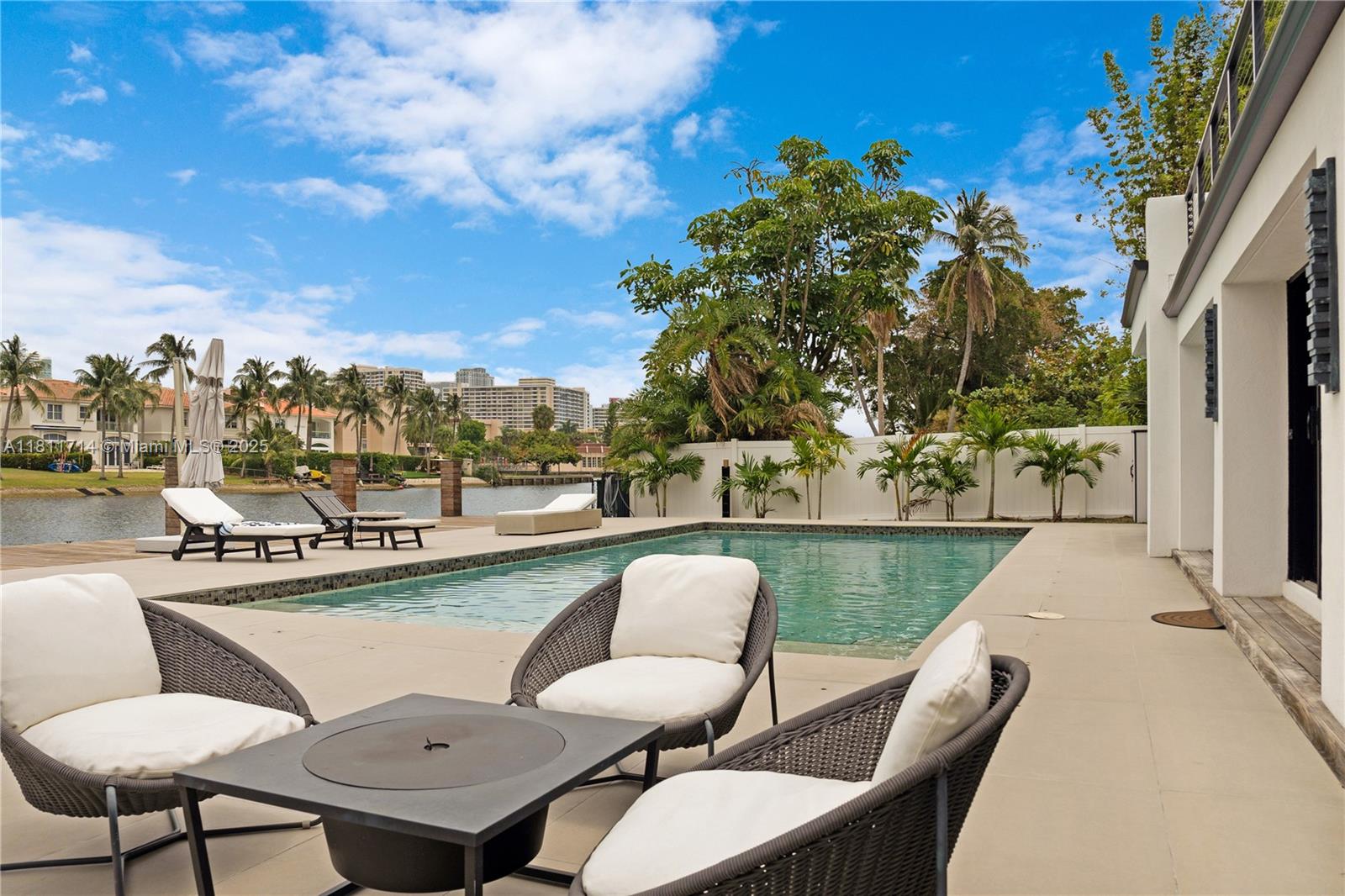 1601 Diplomat Pkwy Hollywood, FL 33019