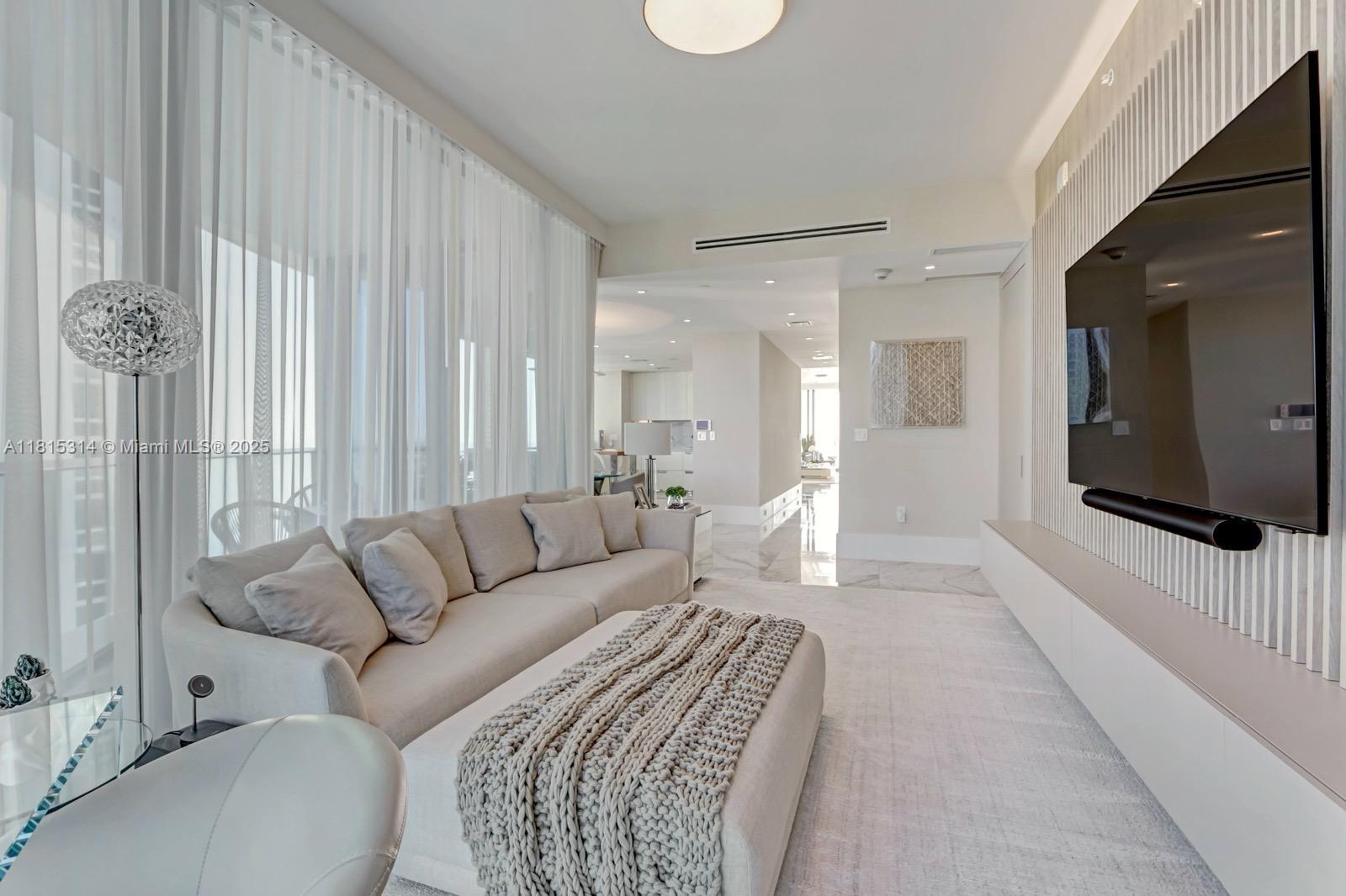 image Ritz Carlton49