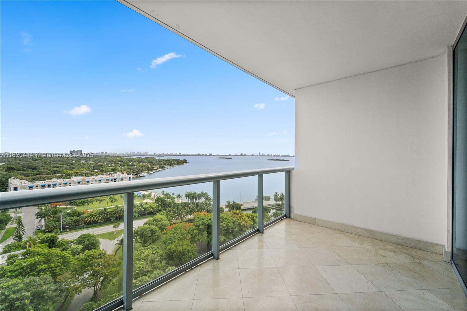 image Blue Condo10