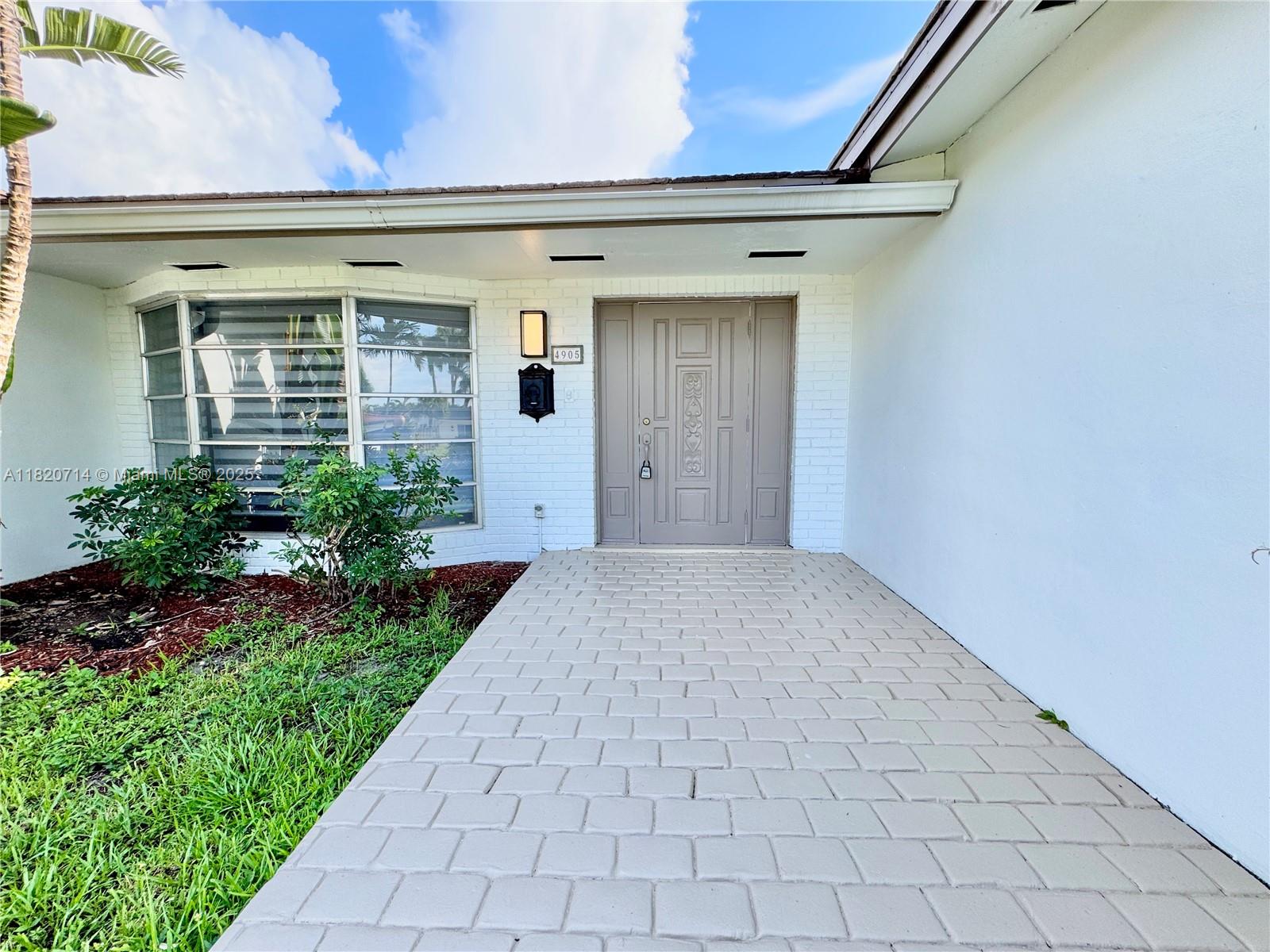 4905 Harrison St,Hollywood, FL 33021