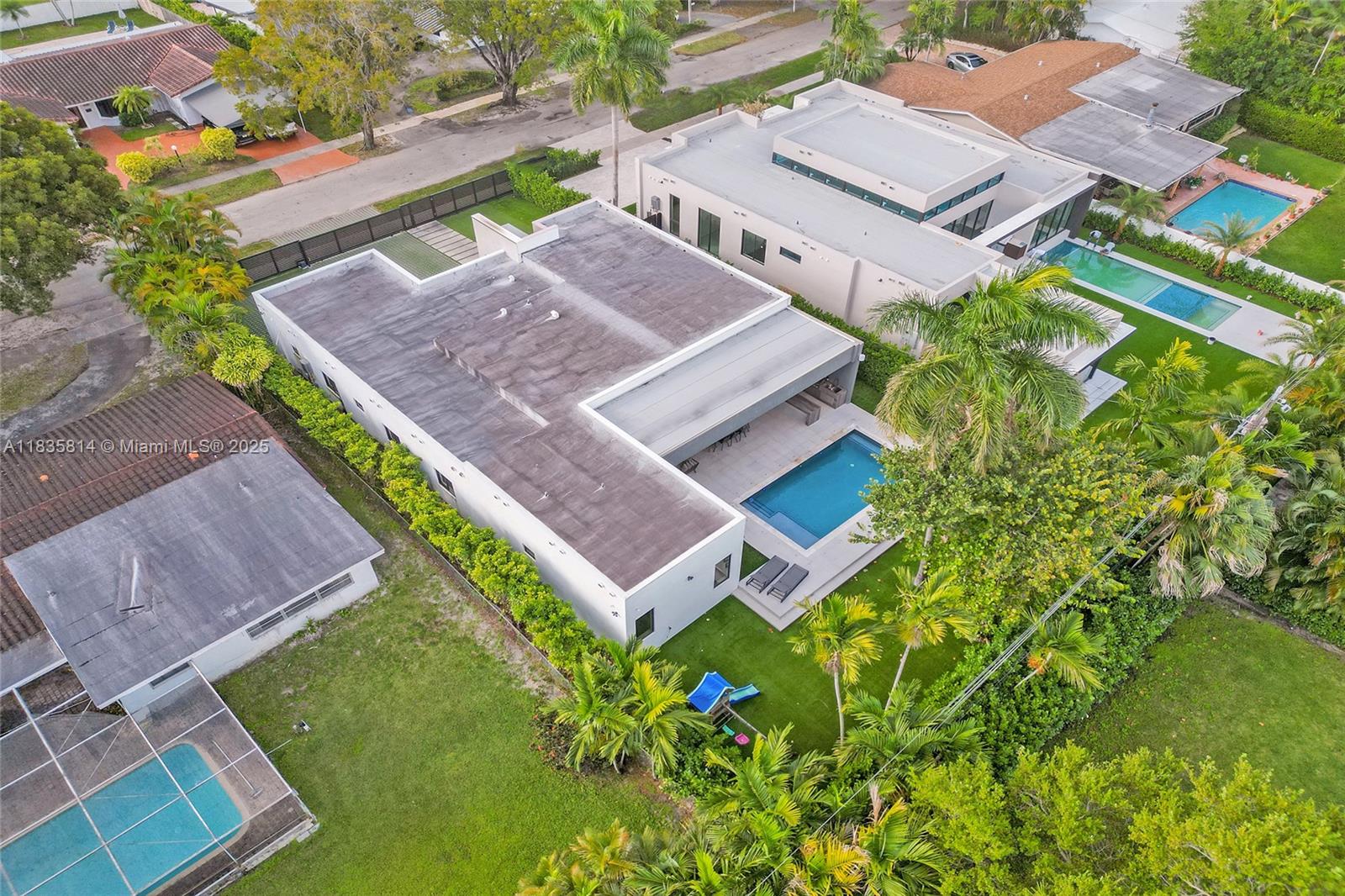 2441 NE 200th St #. Miami, FL 33180