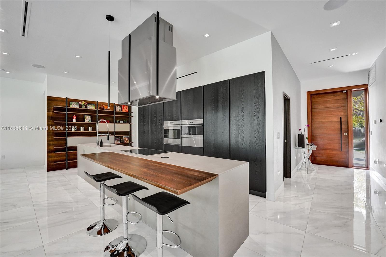 2441 NE 200th St #. Miami, FL 33180