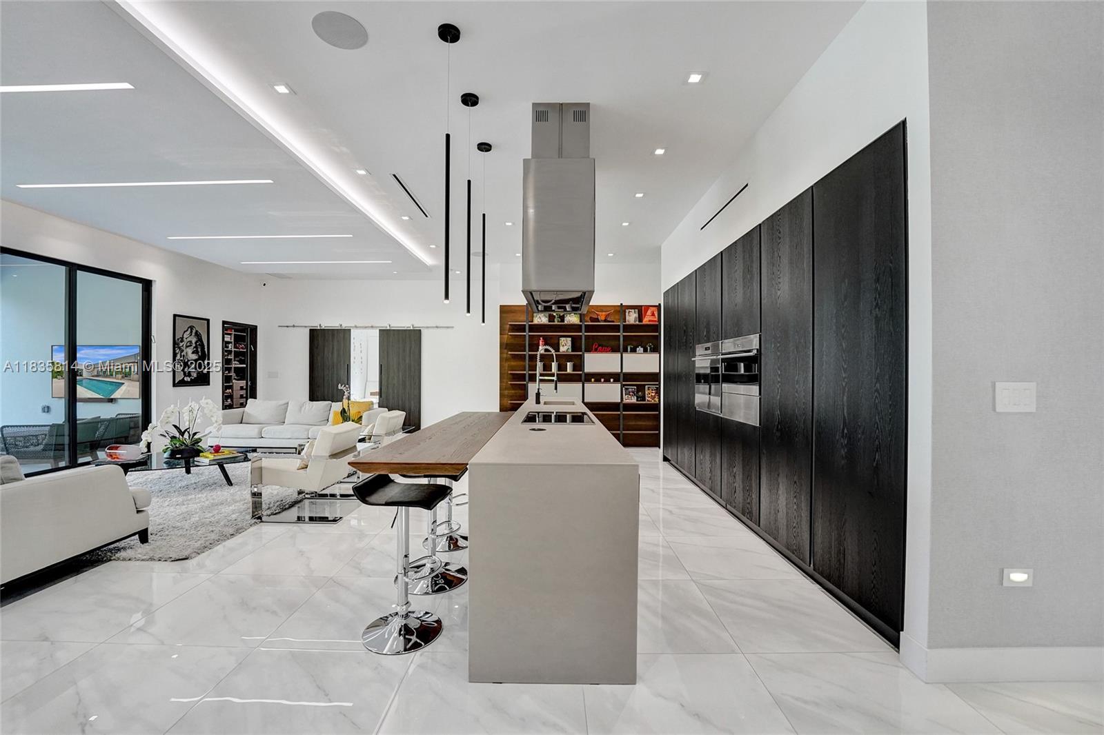 2441 NE 200th St #. Miami, FL 33180