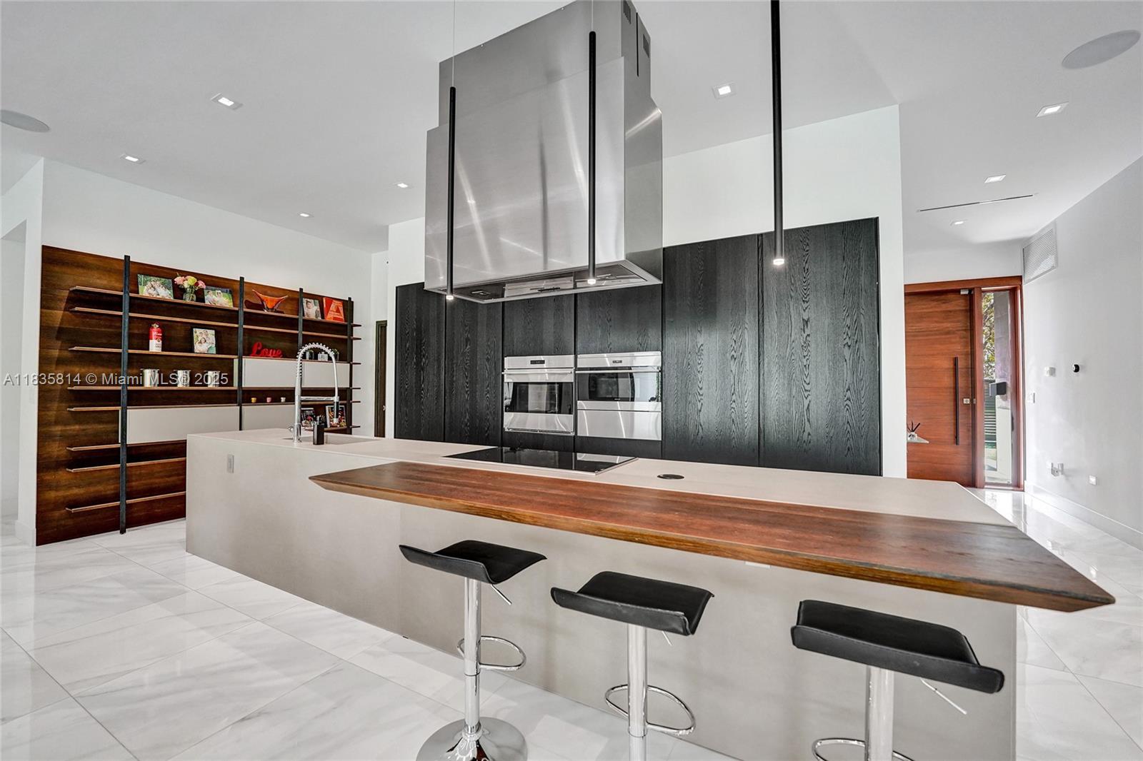 2441 NE 200th St #. Miami, FL 33180