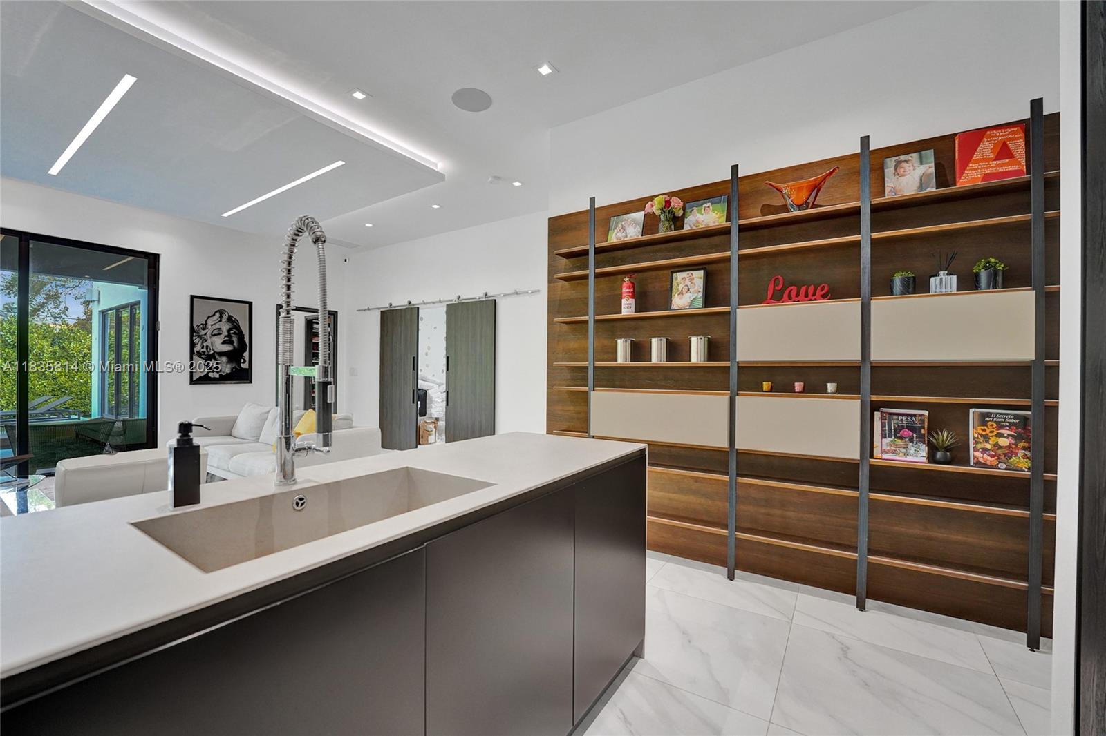 2441 NE 200th St #. Miami, FL 33180