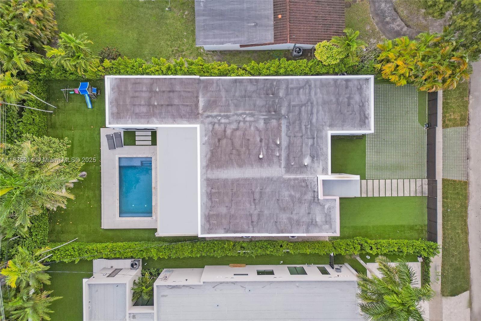 2441 NE 200th St #. Miami, FL 33180