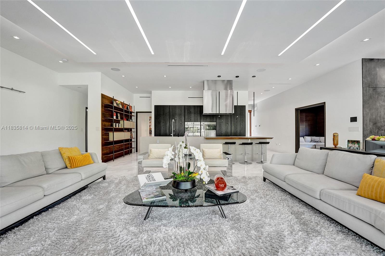 2441 NE 200th St #. Miami, FL 33180