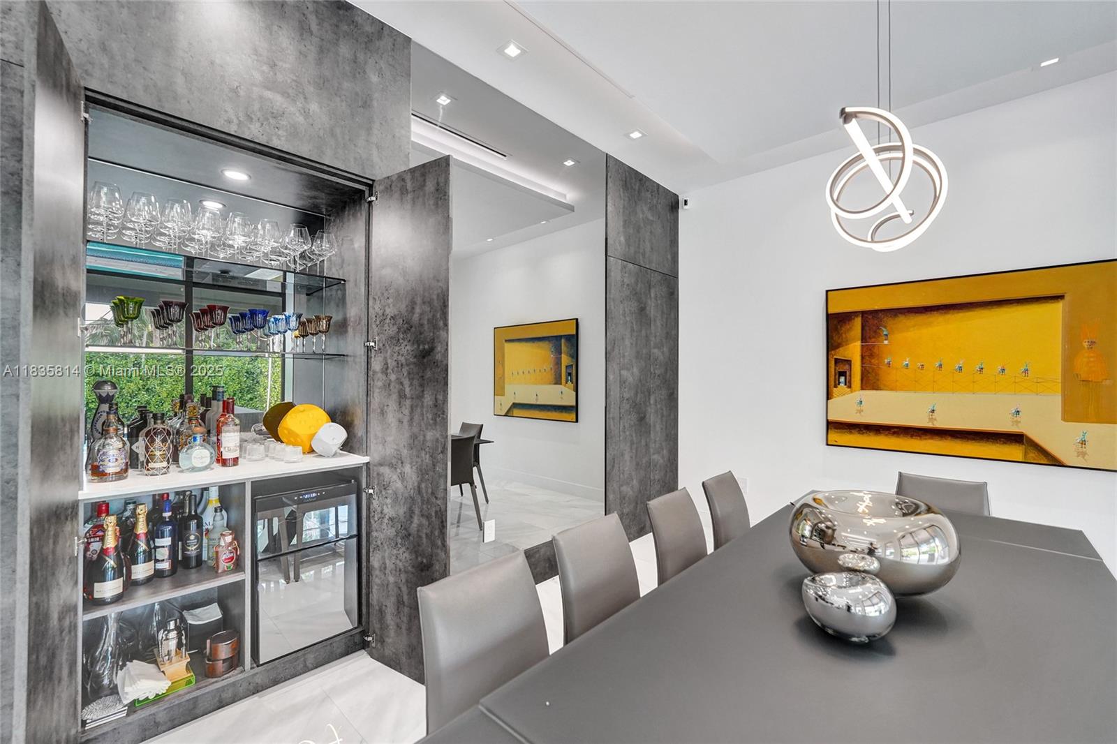 2441 NE 200th St #. Miami, FL 33180