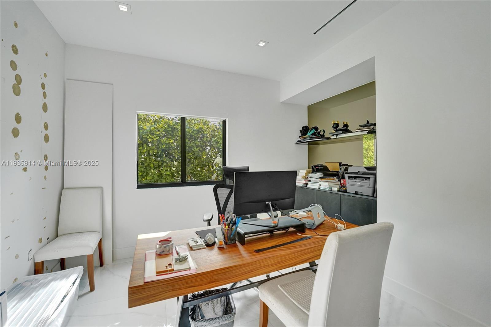 2441 NE 200th St #. Miami, FL 33180