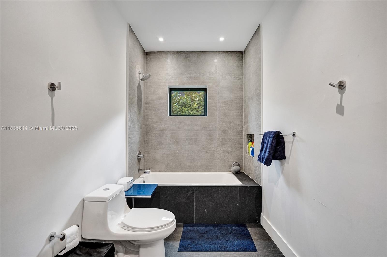 2441 NE 200th St #. Miami, FL 33180