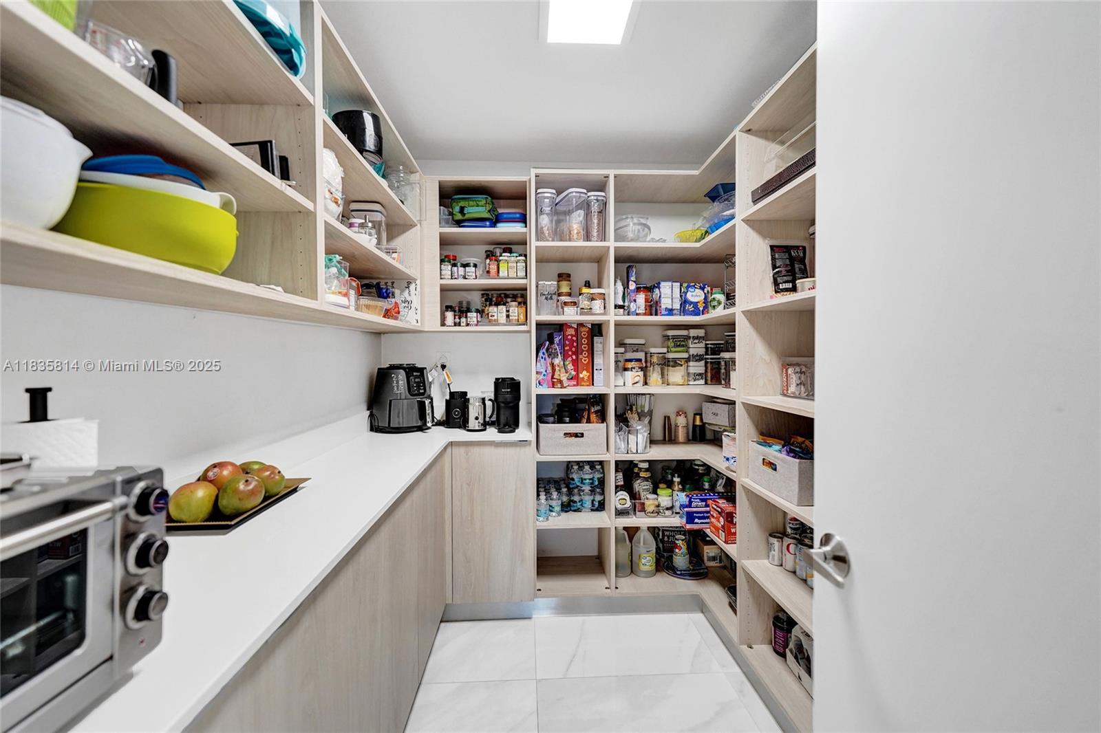 2441 NE 200th St #. Miami, FL 33180