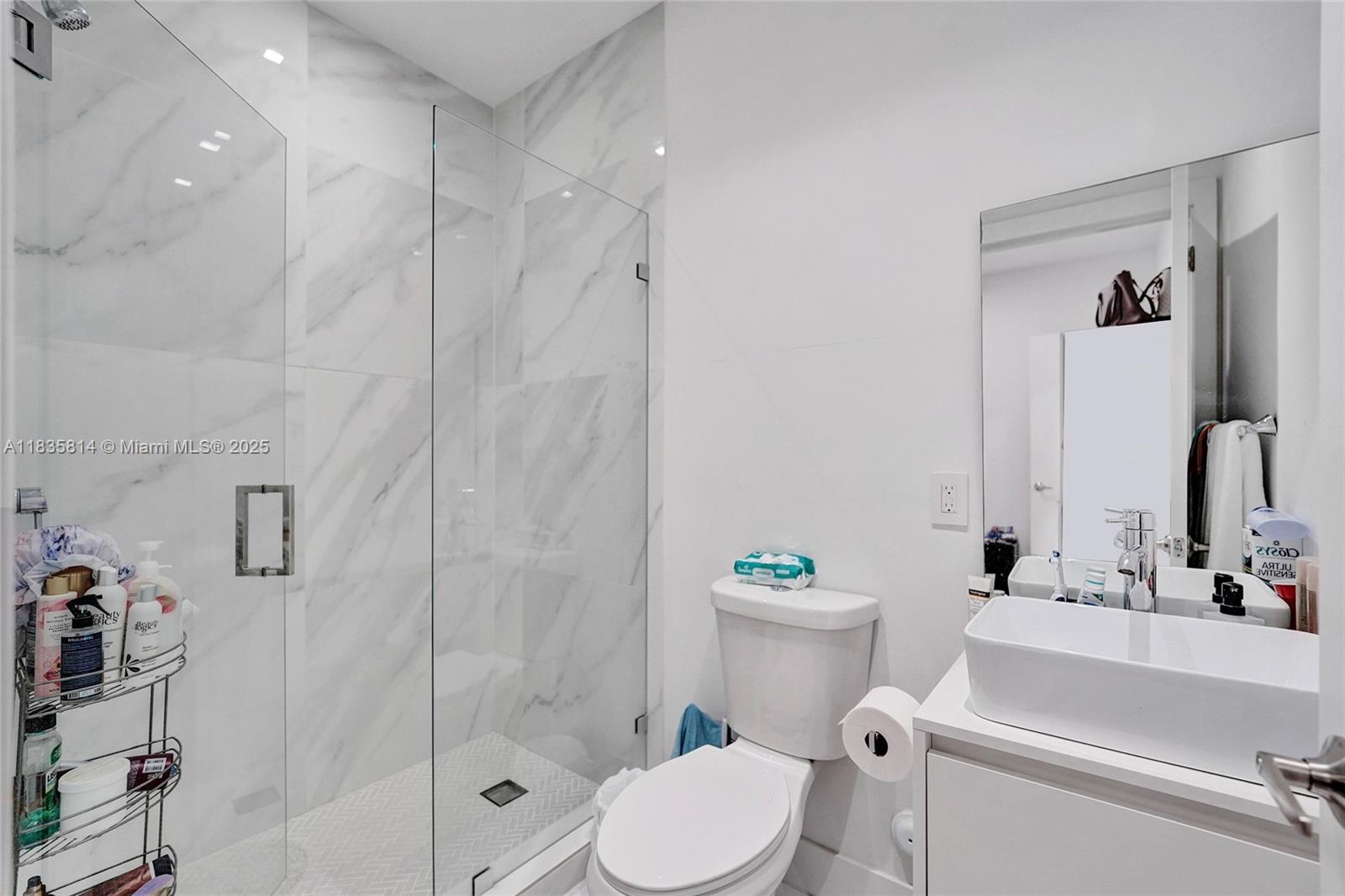 2441 NE 200th St #. Miami, FL 33180