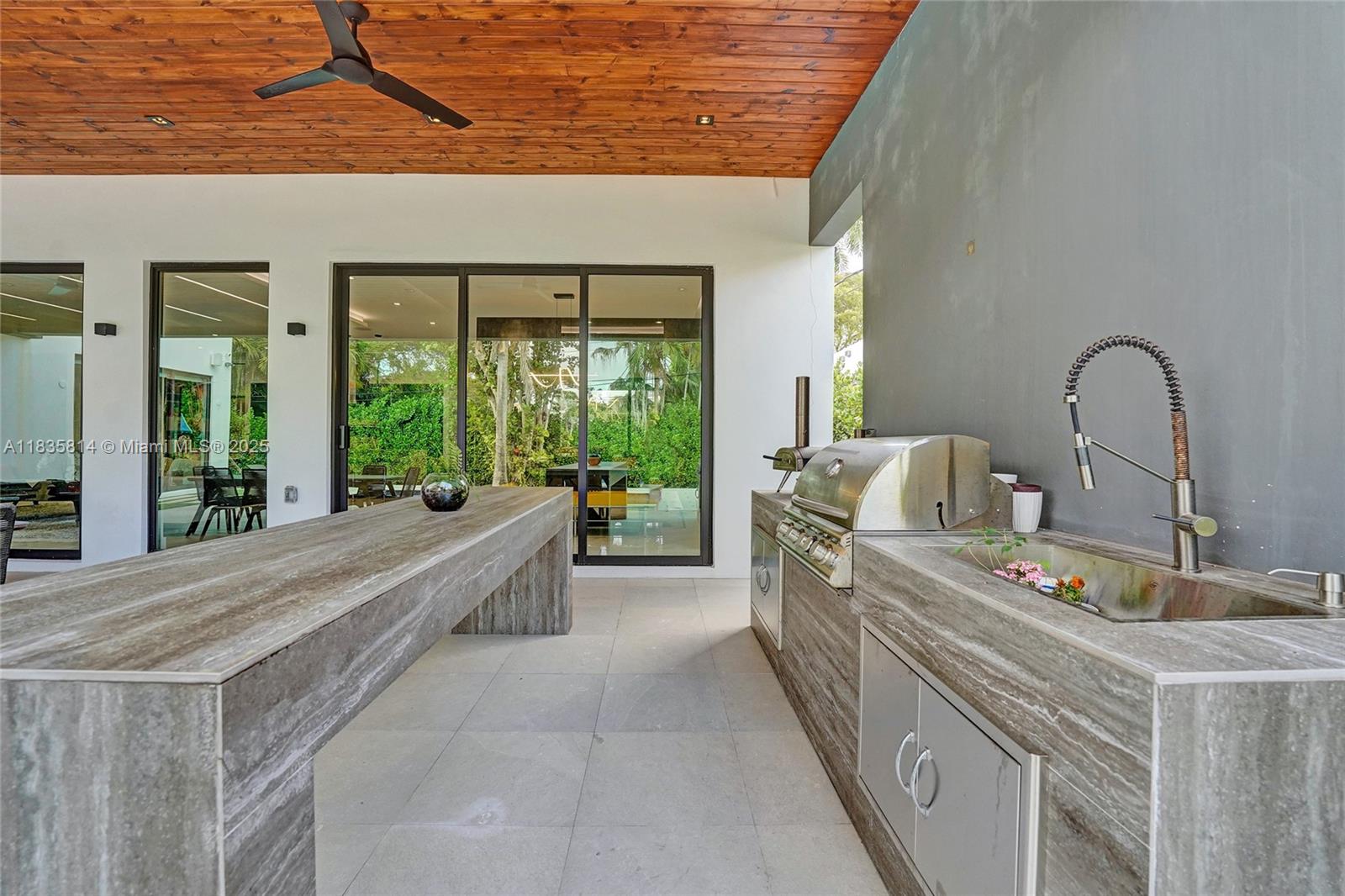 2441 NE 200th St #. Miami, FL 33180