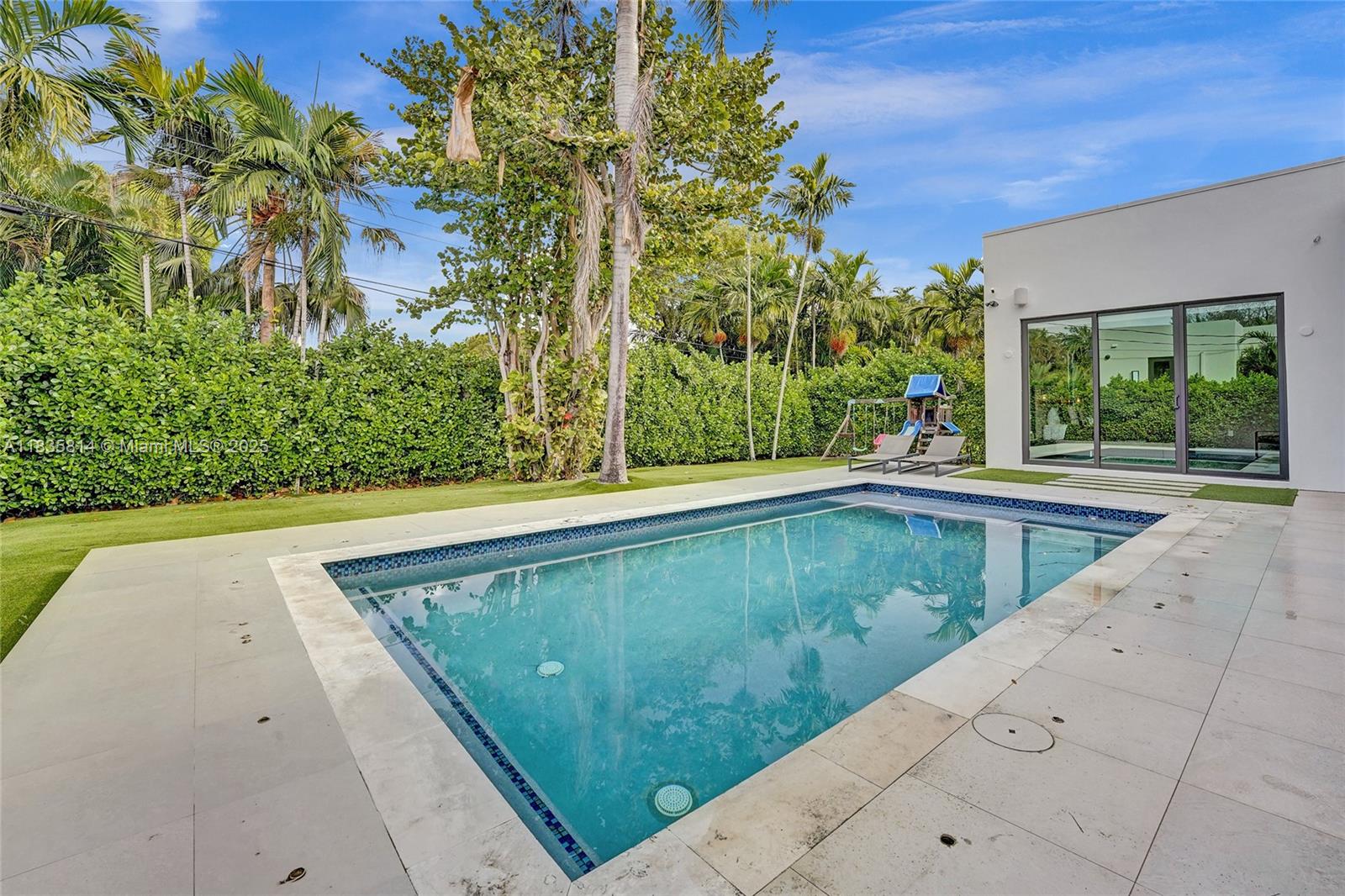 2441 NE 200th St #. Miami, FL 33180