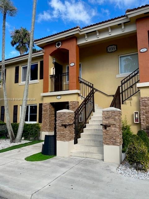 935 NE 34th Ave #202