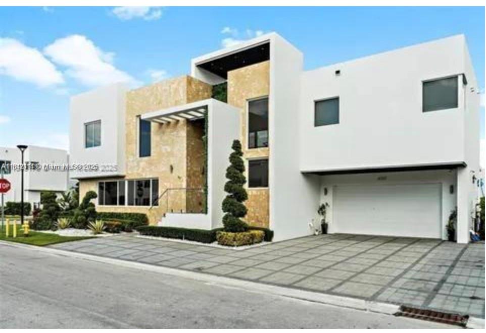 6767 NW 103rd Pl Doral, FL 33178