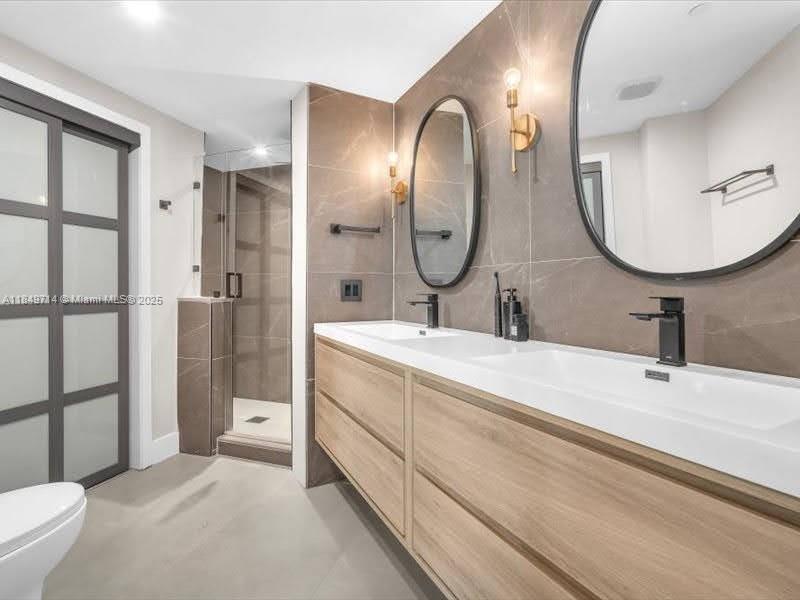 55 SE 6th St #2902