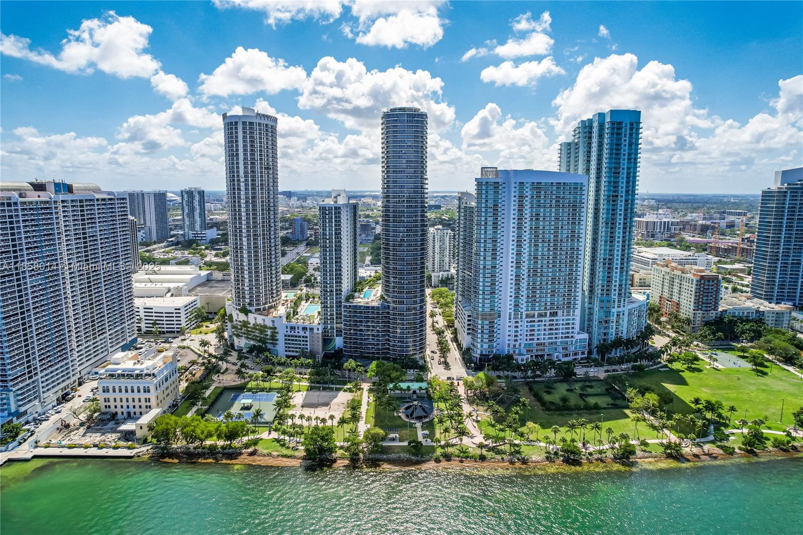 image Opera Tower Condo10
