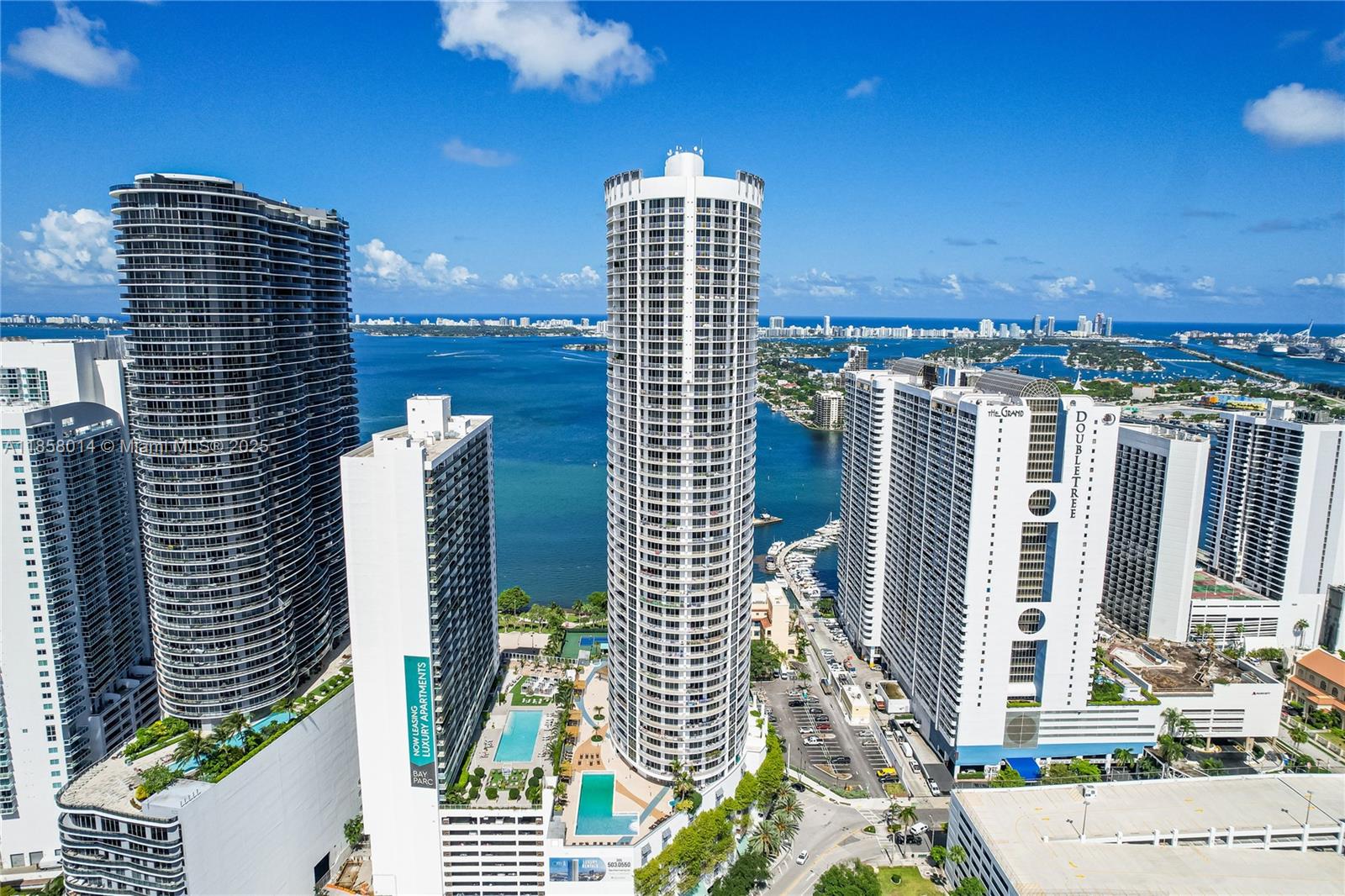image Opera Tower Condo12