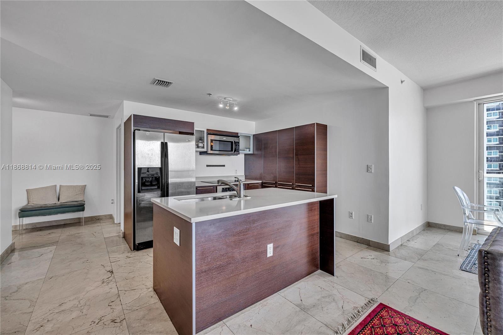 image 1800 Club Condo9