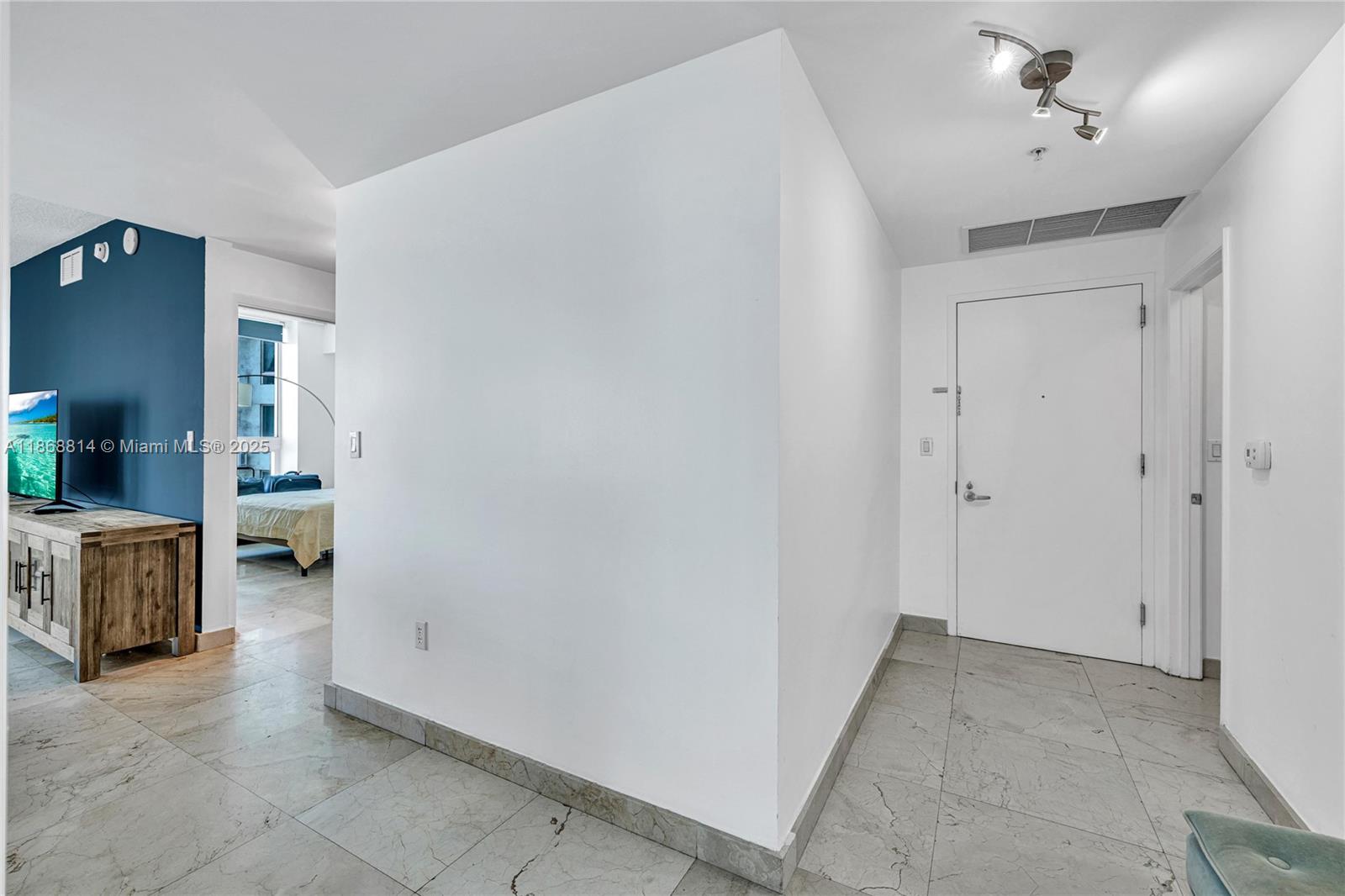 image 1800 Club Condo15